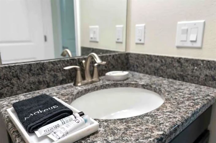 Image No.27-6 Bed Property for sale