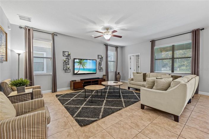 Image No.6-6 Bed Property for sale