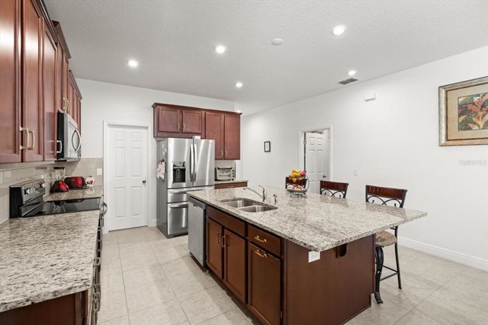 Image No.10-4 Bed Property for sale