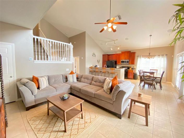 Image No.10-7 Bed Property for sale