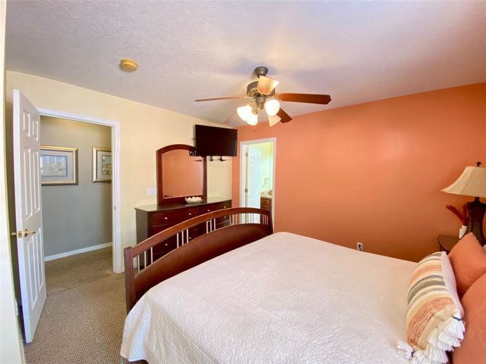 Image No.32-7 Bed Property for sale