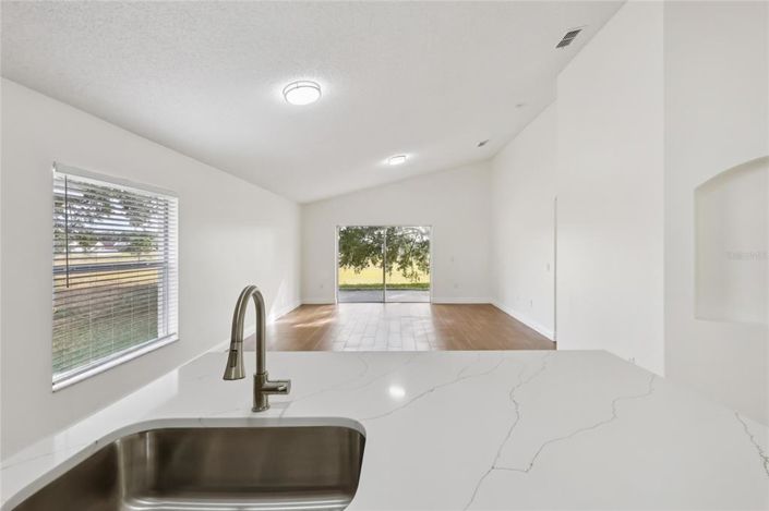 Image No.10-4 Bed Property for sale