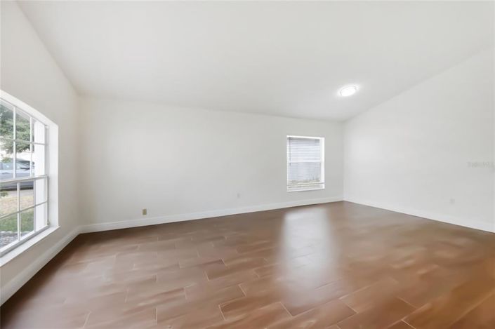 Image No.6-4 Bed Property for sale