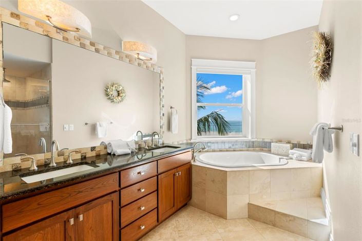 Image No.26-4 Bed Property for sale