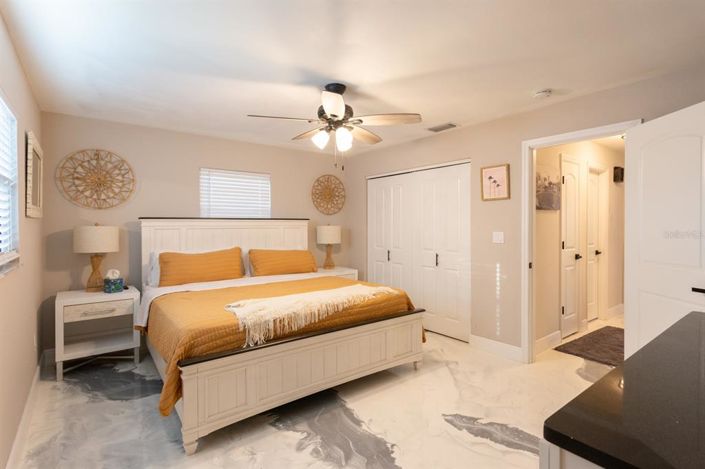 Image No.10-3 Bed Property for sale