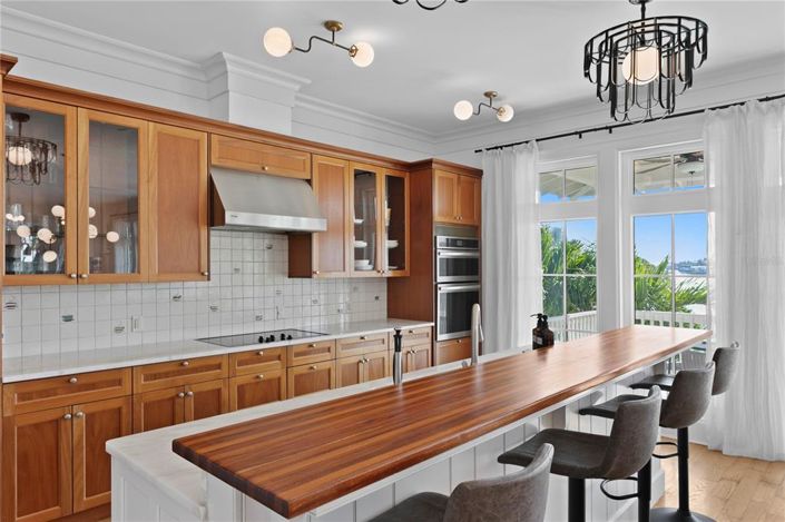 Image No.11-4 Bed Property for sale