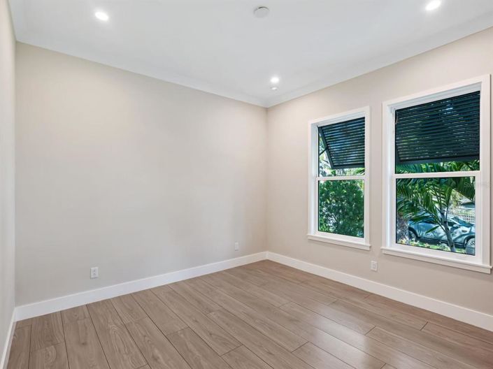 Image No.29-3 Bed Property for sale