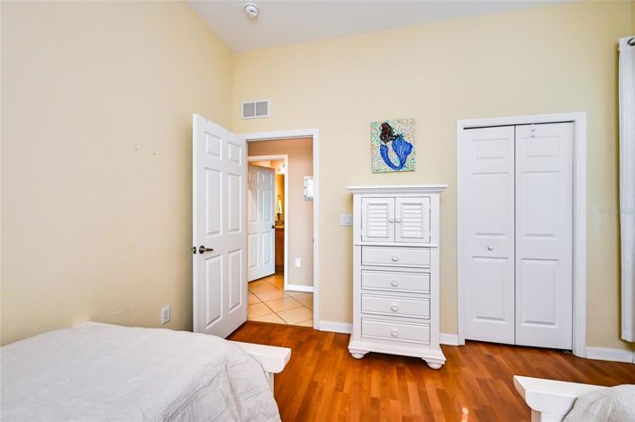 Image No.27-3 Bed Property for sale