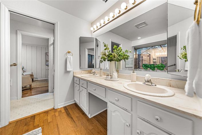 Image No.26-4 Bed Property for sale