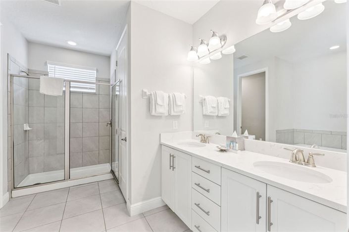 Image No.22-6 Bed Property for sale