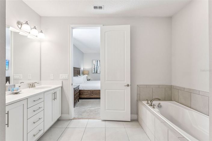 Image No.23-6 Bed Property for sale