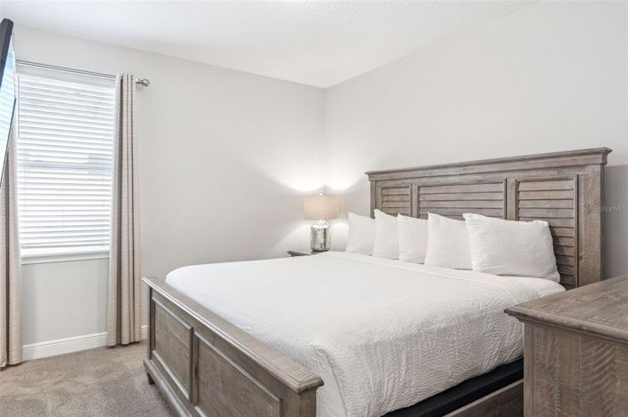 Image No.24-6 Bed Property for sale