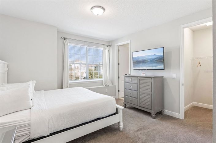 Image No.30-6 Bed Property for sale