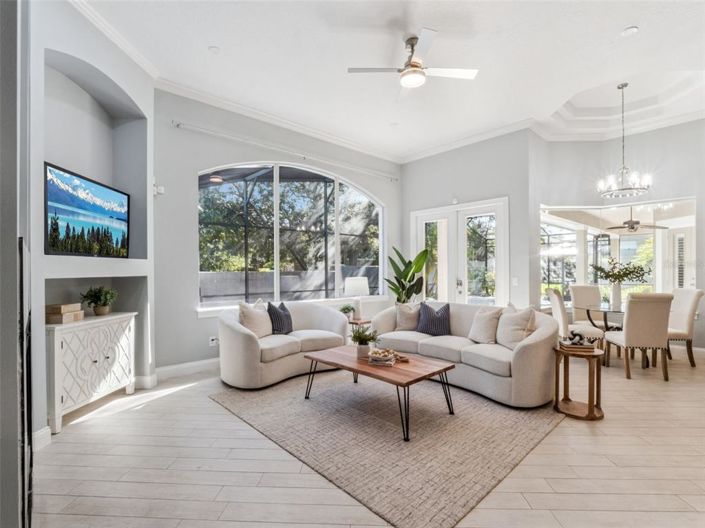 Image No.10-5 Bed Property for sale