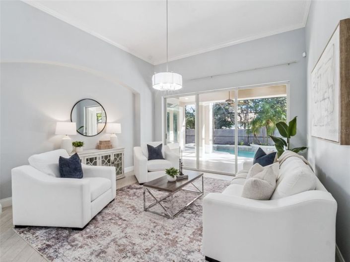 Image No.6-5 Bed Property for sale