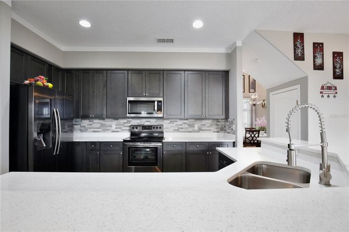 Image No.10-5 Bed Property for sale