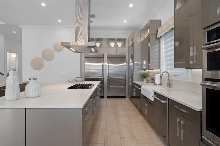 Image No.12-8 Bed Property for sale