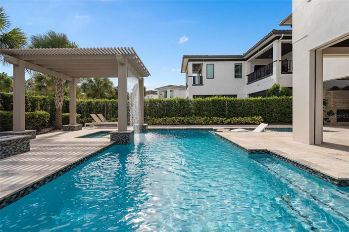 Image No.26-8 Bed Property for sale