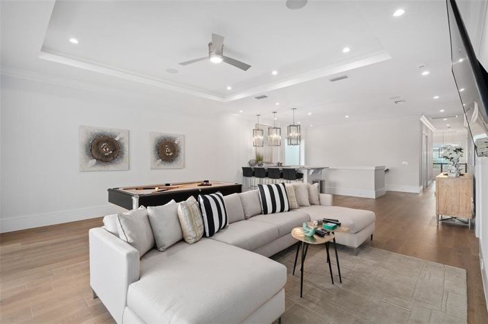 Image No.40-8 Bed Property for sale