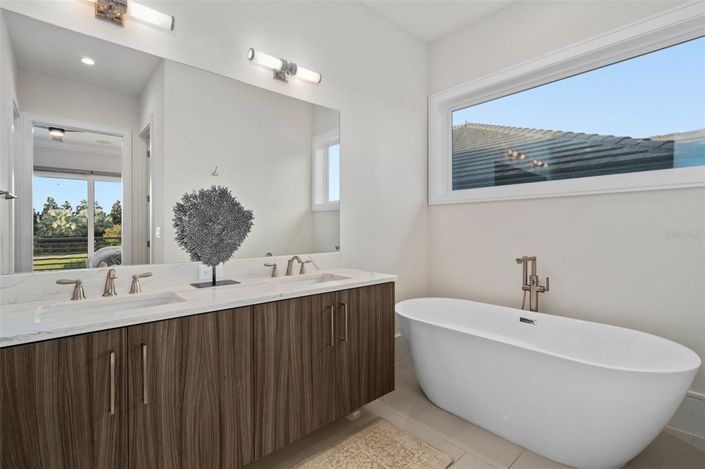 Image No.48-8 Bed Property for sale