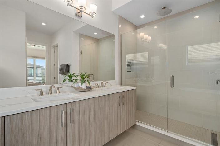 Image No.53-8 Bed Property for sale