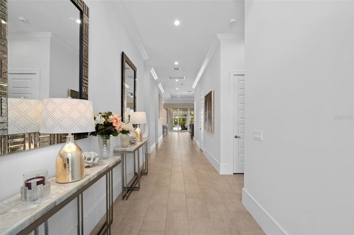 Image No.7-8 Bed Property for sale