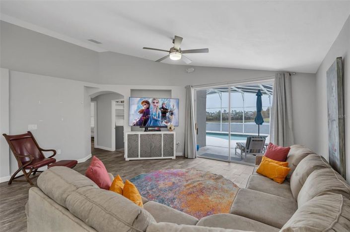 Image No.7-4 Bed Property for sale