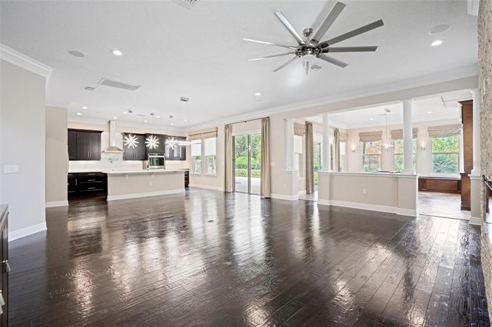 Image No.10-5 Bed Property for sale