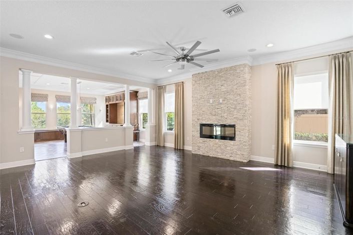 Image No.12-5 Bed Property for sale