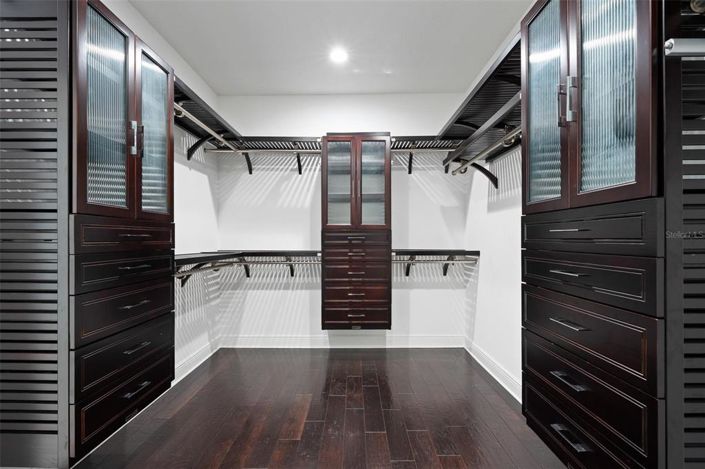 Image No.30-5 Bed Property for sale