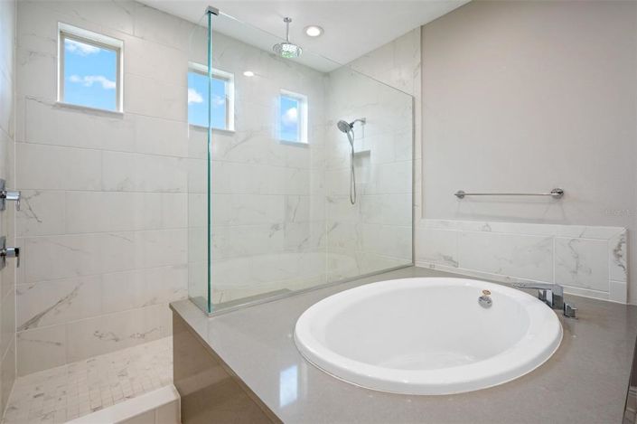 Image No.32-5 Bed Property for sale