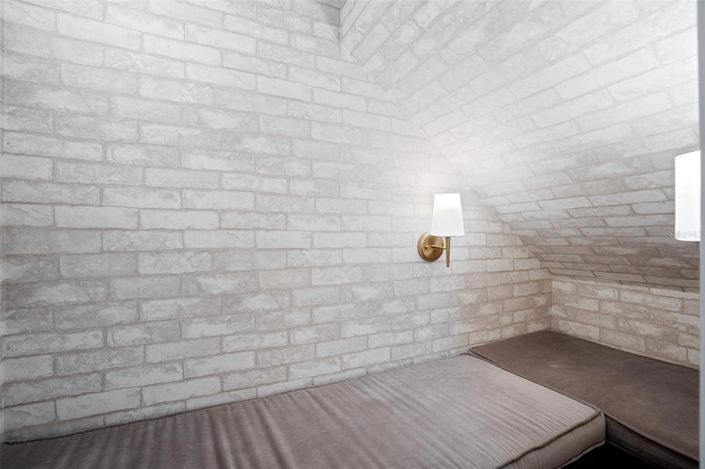 Image No.9-5 Bed Property for sale