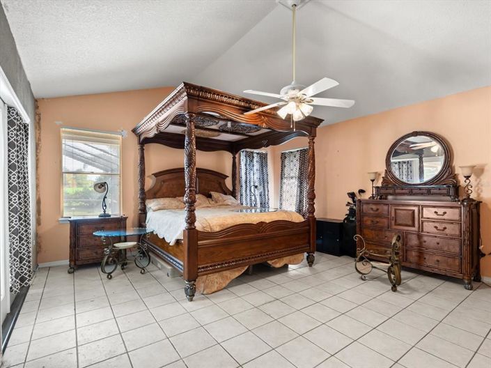 Image No.15-4 Bed Property for sale