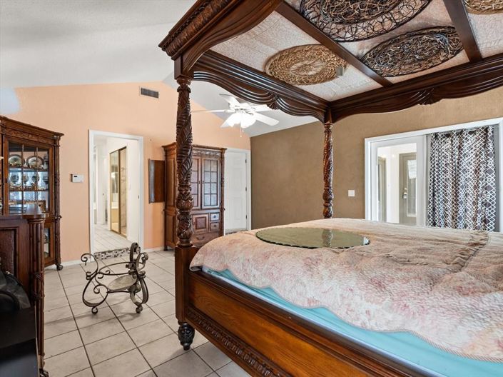 Image No.16-4 Bed Property for sale