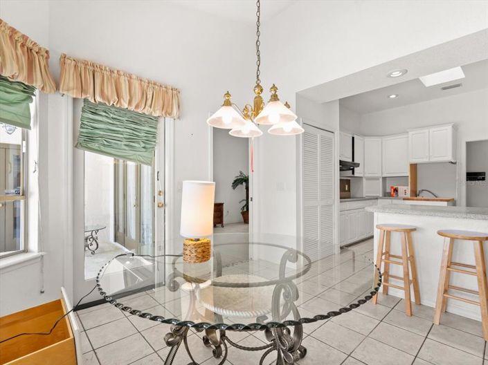 Image No.8-4 Bed Property for sale