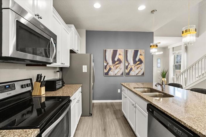 Image No.24-7 Bed Property for sale