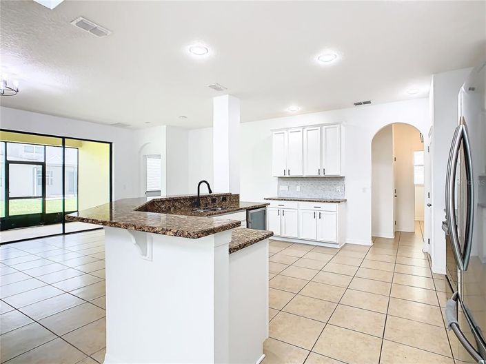 Image No.15-5 Bed Property for sale