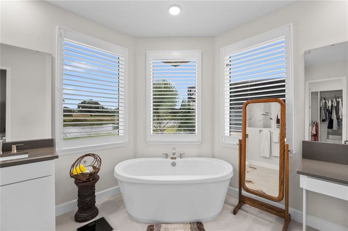 Image No.27-4 Bed Property for sale