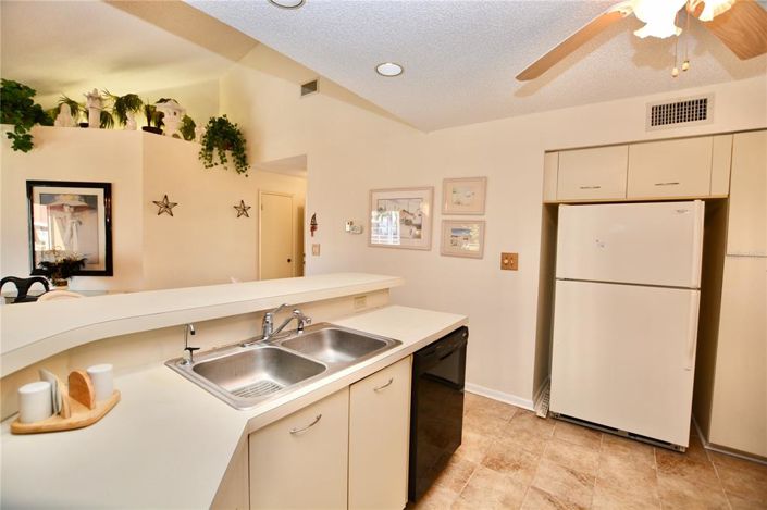 Image No.19-2 Bed Property for sale