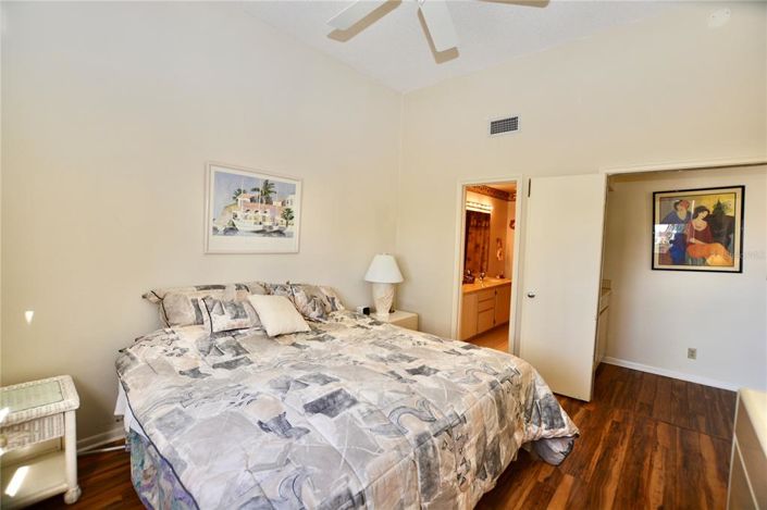 Image No.24-2 Bed Property for sale