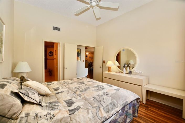 Image No.25-2 Bed Property for sale