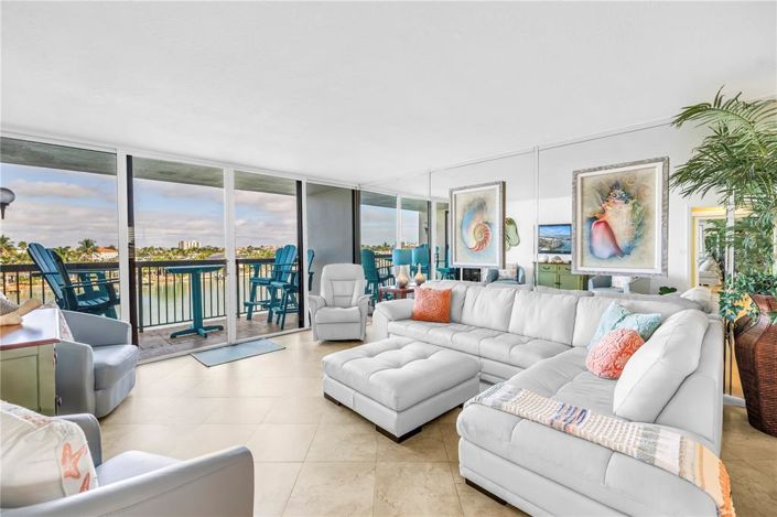 Image No.15-2 Bed Property for sale