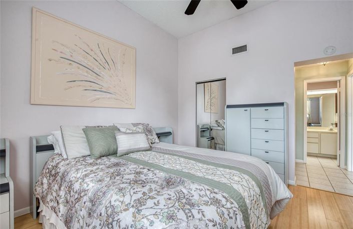 Image No.14-2 Bed Property for sale