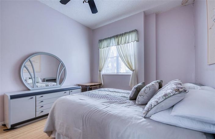 Image No.15-2 Bed Property for sale