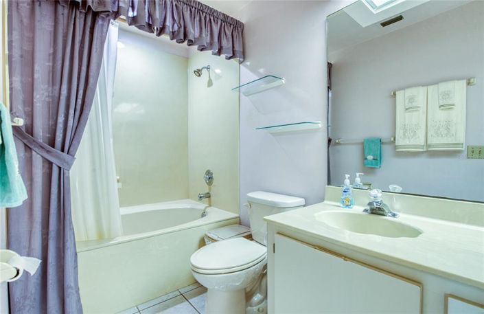 Image No.17-2 Bed Property for sale