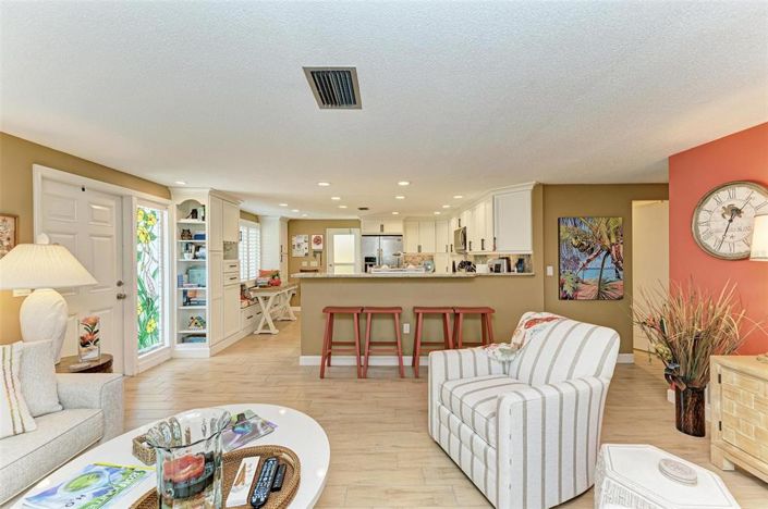 Image No.12-2 Bed Property for sale