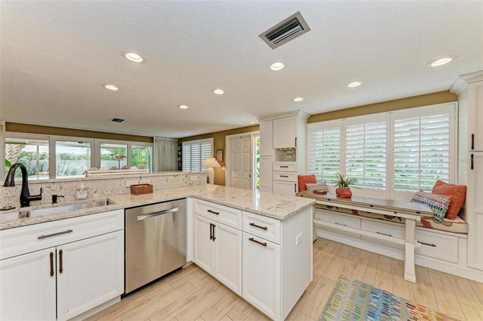 Image No.17-2 Bed Property for sale