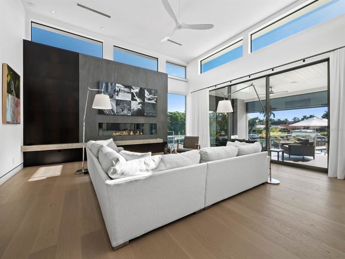 Image No.12-3 Bed Property for sale