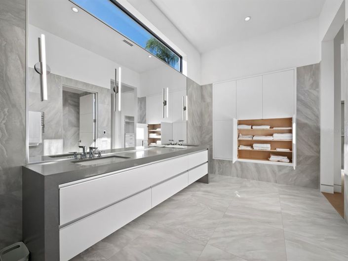 Image No.19-3 Bed Property for sale