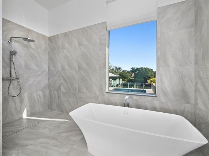 Image No.21-3 Bed Property for sale